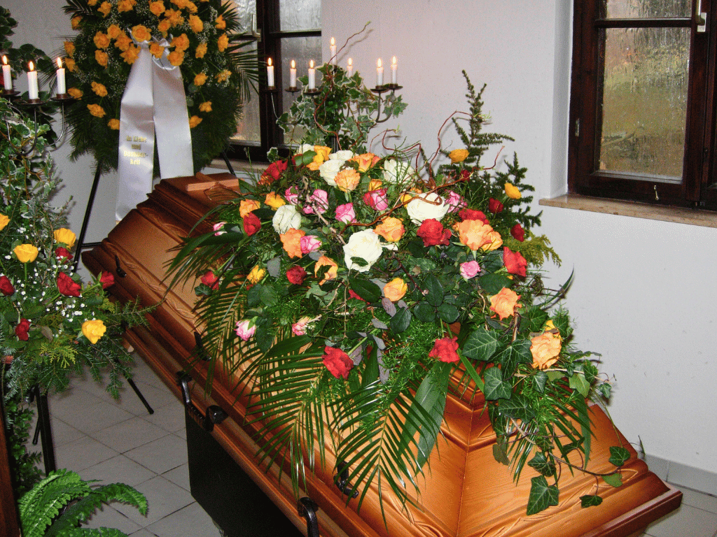 Buketts für Sargdeckel - individuell gefertigt, passend zu Stil und Persönlichkeit des Verstorbenen.