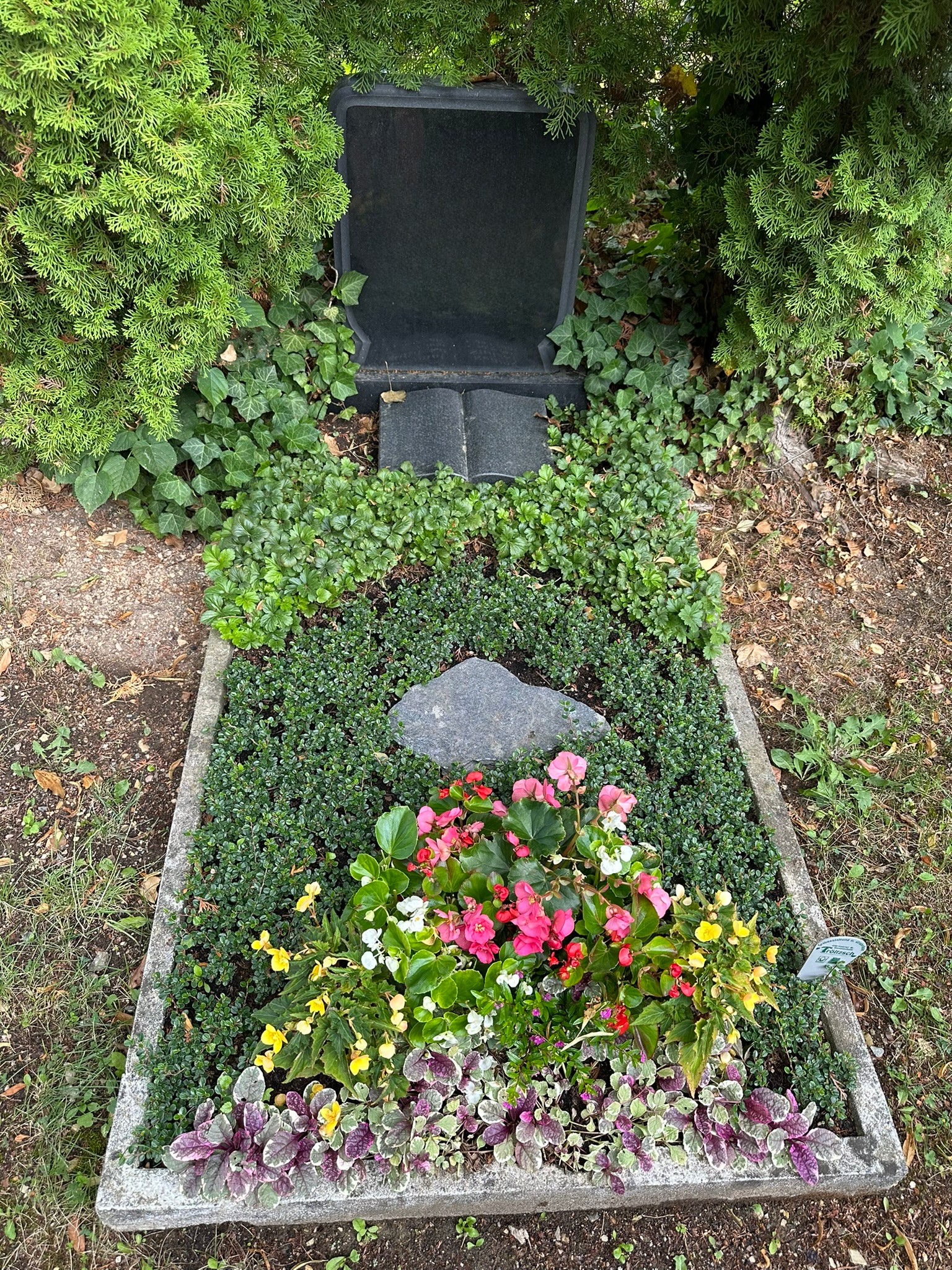 Grabpflege, Grabgestaltung & Gießservice im Vogtland